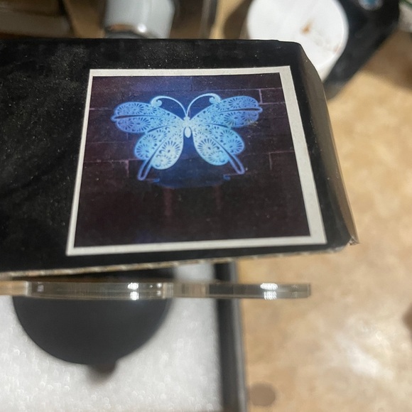 Intricate Butterfly Multiple Color LED Light - Picture 5 of 6